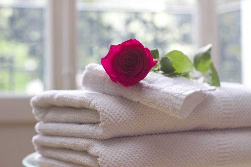 hotel-FAYENCE-min_towel_rose_clean_care_salon_spa_white_bath-731641